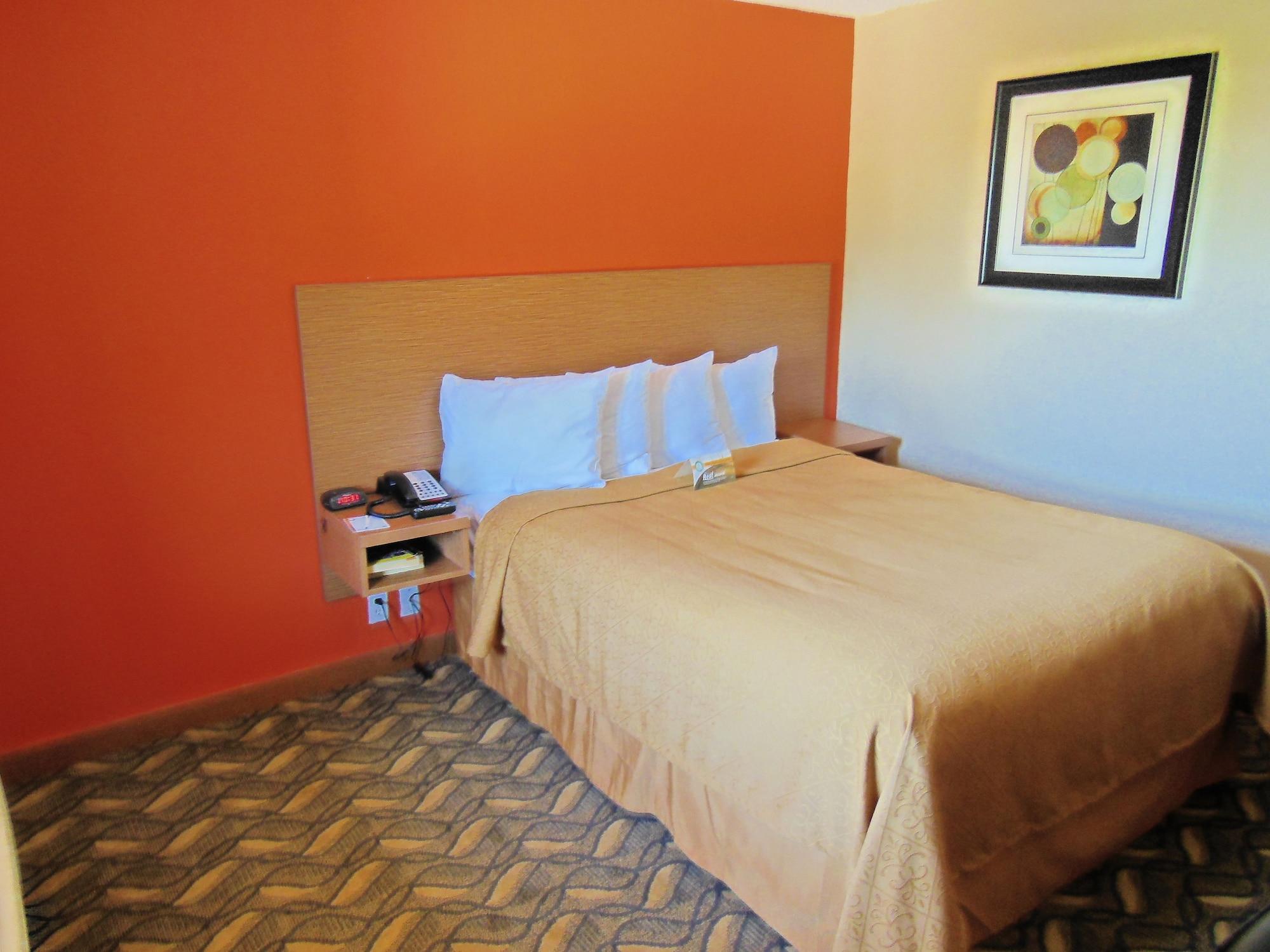 Days Inn & Suites By Wyndham Arlington Near Six Flags Exterior photo