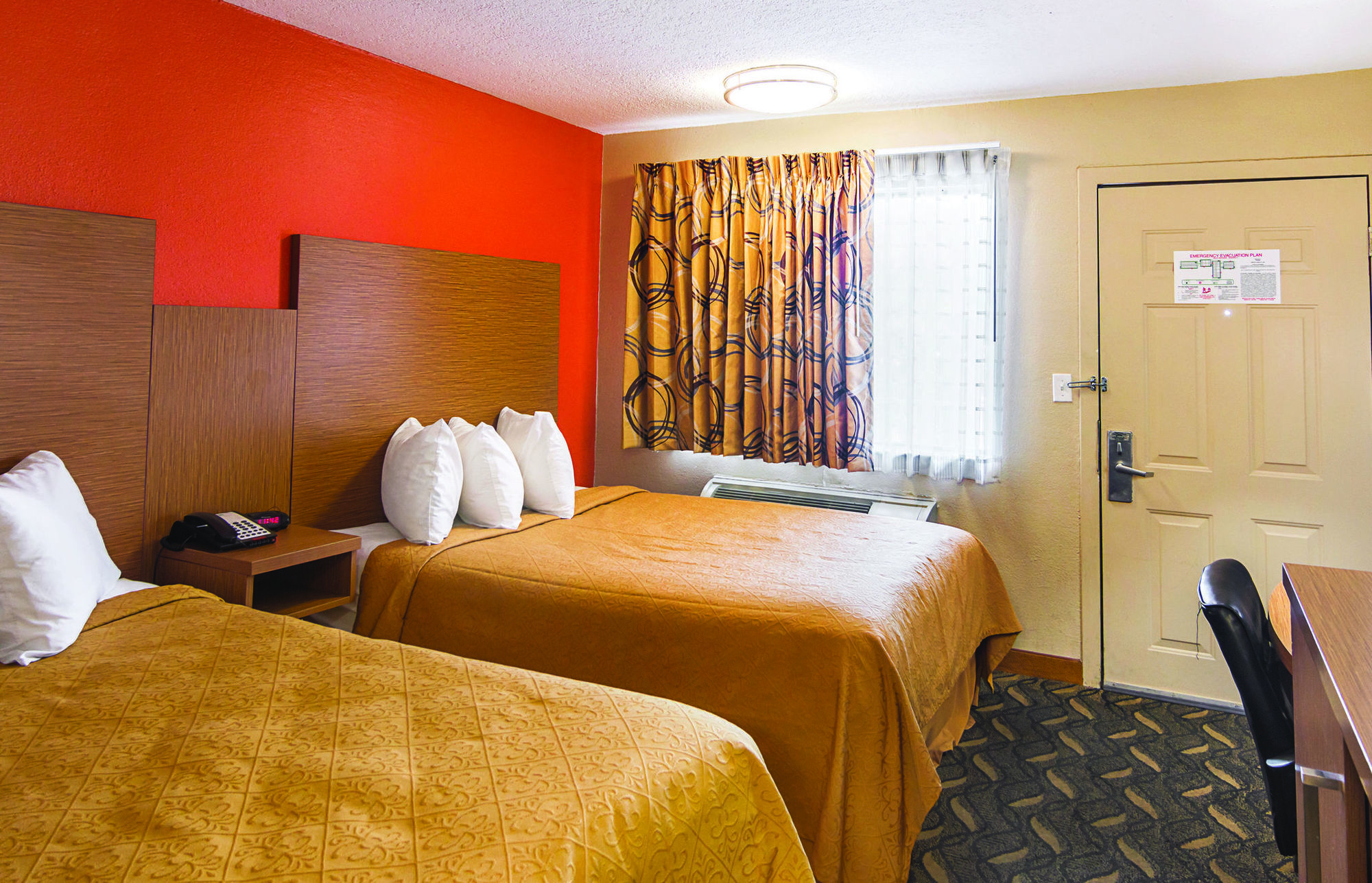 Days Inn & Suites By Wyndham Arlington Near Six Flags Room photo