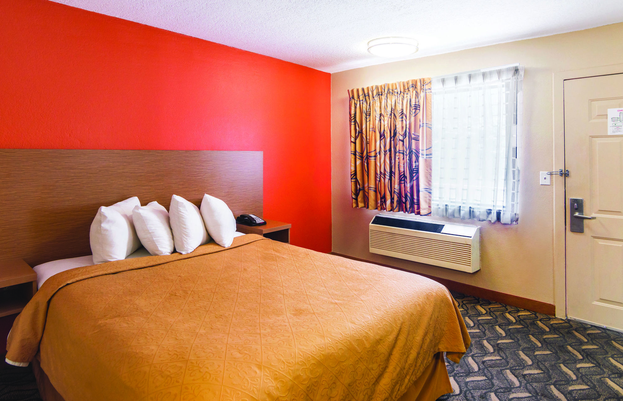 Days Inn & Suites By Wyndham Arlington Near Six Flags Room photo